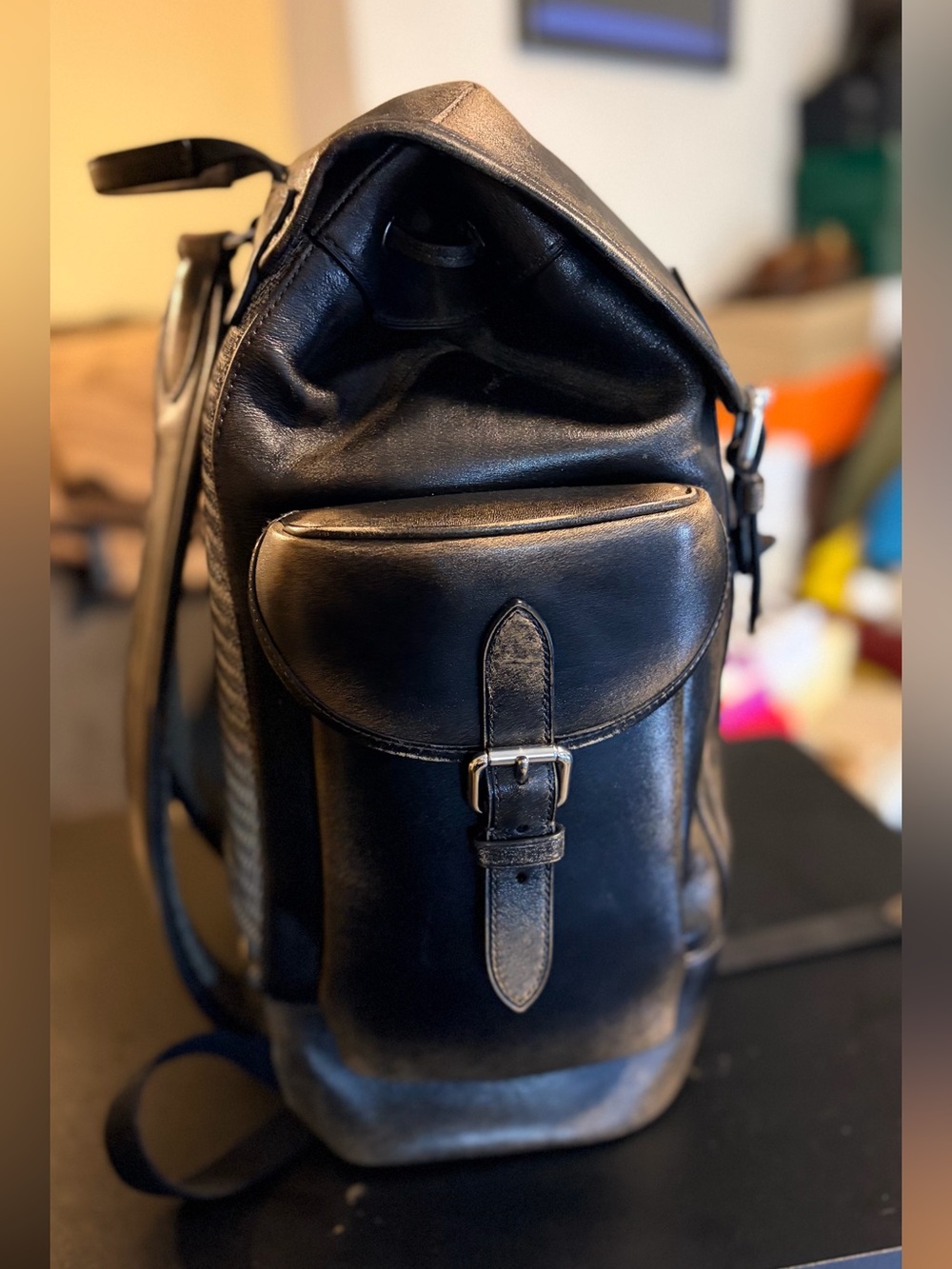 *pre-loved* COACH Hitch Backpack in Loved Leather - Picture 4 of 10